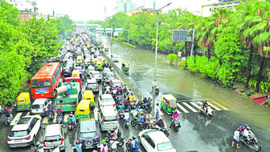 बारिश से बर्बादी का असर: एलजी ने रद्द की सरकारी अधिकारियों की छुटि्टयां