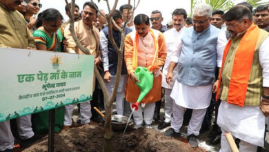 मुख्यमंत्री डॉ. मोहन यादव ने केंद्रीय वन एवं पर्यावरण मंत्री श्री भूपेंद्र यादव के साथ बीएसएफ रेंज क्षेत्र में वृक्षारोपण किया