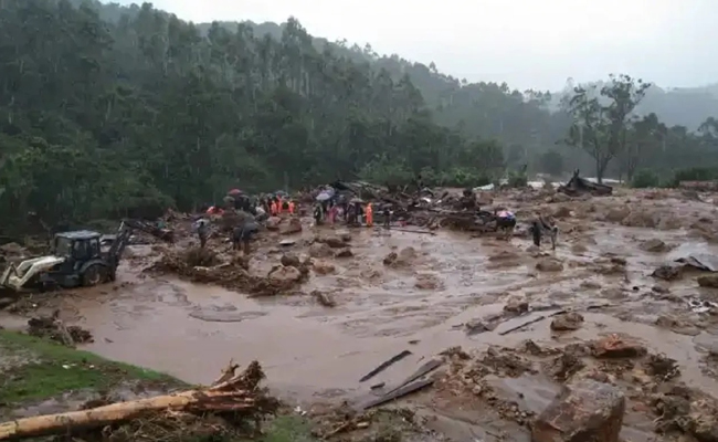 केरल: वायनाड में भूस्खलन से अब तक 70 की मौत, 400 से ज्यादा परिवार फंसे, रेस्क्यू ऑपरेशन जारी