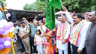 पुलिस परिवार के बच्चों को स्कूल आने जाने के लिए मिली बस की सुविधा