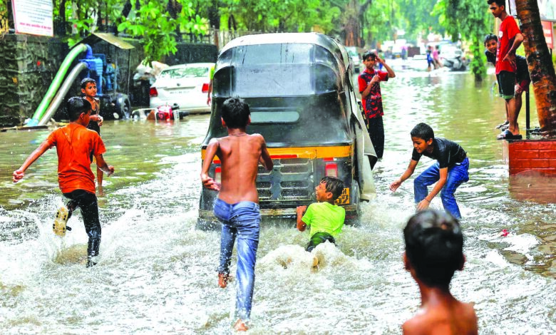 महाराष्ट्र में बारिश का रेड अलर्ट, स्कूल-कॉलेज बंद, परीक्षाएं टलीं