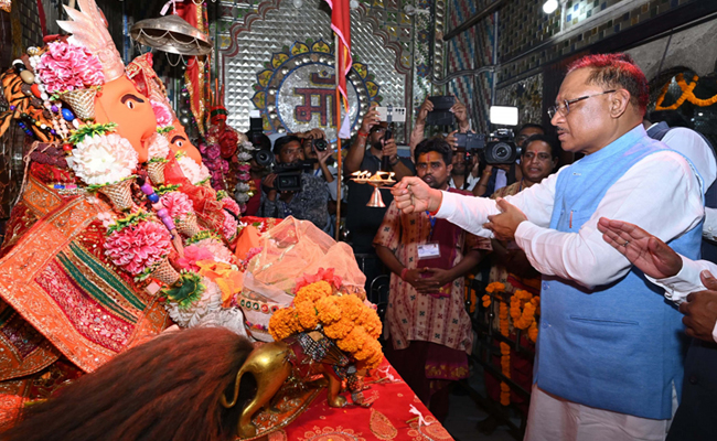 बंजारी धाम परिसर में ब्रम्हलीन विभूतियों के प्रतिमा अनावरण में शामिल हुए मुख्यमंत्री श्री विष्णुदेव साय