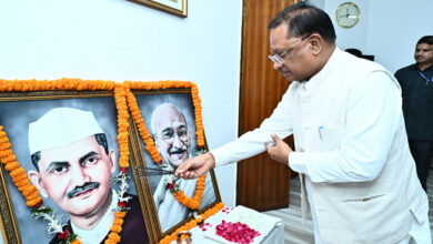 मुख्यमंत्री ने राष्ट्रपिता महात्मा गांधी और पूर्व प्रधानमंत्री स्वर्गीय श्री लाल बहादुर शास्त्री की जयंती पर उन्हें किया नमन