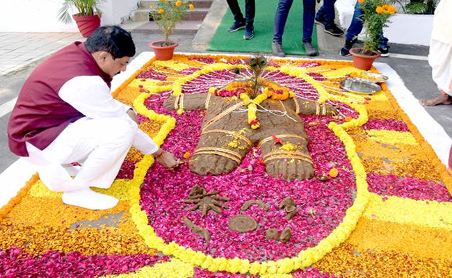 मुख्यमंत्री निवास में हुई गोवर्धन पूजा