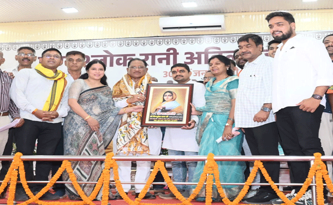 धरसीवां में दर्ज संख्या से अधिक शिक्षक धरसीवां में दर्ज संख्या से अधिक शिक्षक