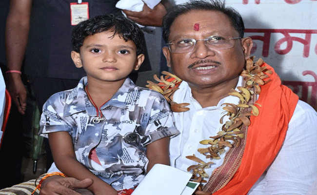 पहाड़ी कोरवा के पीएम जनमन आवास में पहुंचे मुख्यमंत्री पहाड़ी कोरवा के पीएम जनमन आवास में पहुंचे मुख्यमंत्री