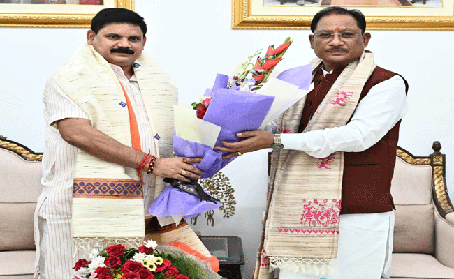 मुख्यमंत्री श्री विष्णु देव साय से केन्द्रीय कोयला एवं खान राज्य मंत्री श्री सतीश चन्द्र दुबे ने की सौजन्य मुलाकात मुख्यमंत्री श्री विष्णु देव साय से केन्द्रीय कोयला एवं खान राज्य मंत्री श्री सतीश चन्द्र दुबे ने की सौजन्य मुलाकात