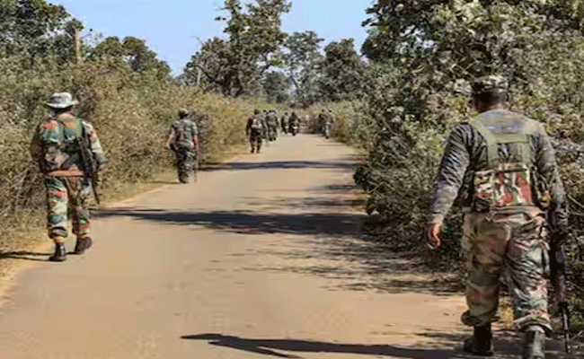 छत्तीसगढ़ के सुकमा में नक्सली हमला, IED ब्लास्ट में एएसपी शहीद, कई जवान घायल छत्तीसगढ़ के सुकमा में नक्सली हमला, IED ब्लास्ट में एएसपी शहीद, कई जवान घायल