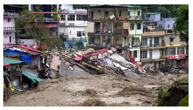 बादल फटा: उत्तराखंड में तबाही  देहरादून में 15 की मौत, 16 लोग अब भी लापता