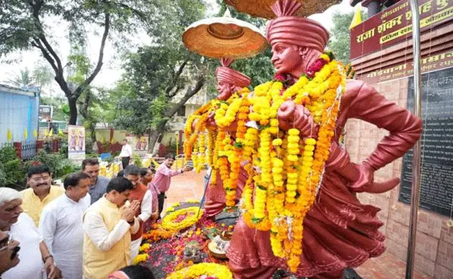 स्वदेशी ही था राजा शंकर शाह और कुंवर रघुनाथ शाह के अंग्रेजों से संघर्ष का मूल : मुख्यमंत्री डॉ. यादव स्वदेशी ही था राजा शंकर शाह और कुंवर रघुनाथ शाह के अंग्रेजों से संघर्ष का मूल : मुख्यमंत्री डॉ. यादव