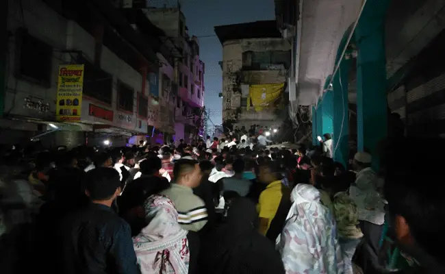 इंदौर में बड़ा हादसा, रानीपुरा में 5 मंजिला इमारत गिरी, कई के दबे होने की आशंका