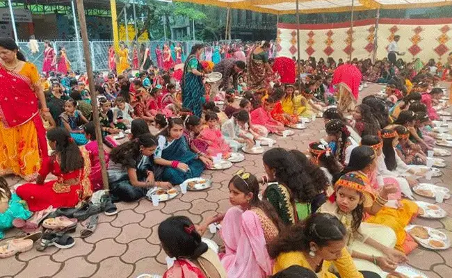 अहिल्याश्रम क्रमांक-2 में महाआरती और 3000 कन्याओं का पूजन व भोजन प्रसादी वितरण