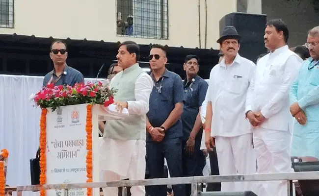 मुख्यमंत्री डॉ.यादव ने स्वच्छता के लिए श्रमदान कर “स्वच्छोत्सव” का शुभारंभ किया मुख्यमंत्री डॉ.यादव ने स्वच्छता के लिए श्रमदान कर “स्वच्छोत्सव” का शुभारंभ किया