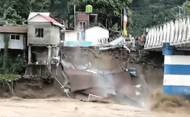 दार्जिलिंग में बारिश ने मचाई तबाही, 7 जगह लैंडस्लाइड, 18 की मौत, पीएम मोदी ने जताया दुख