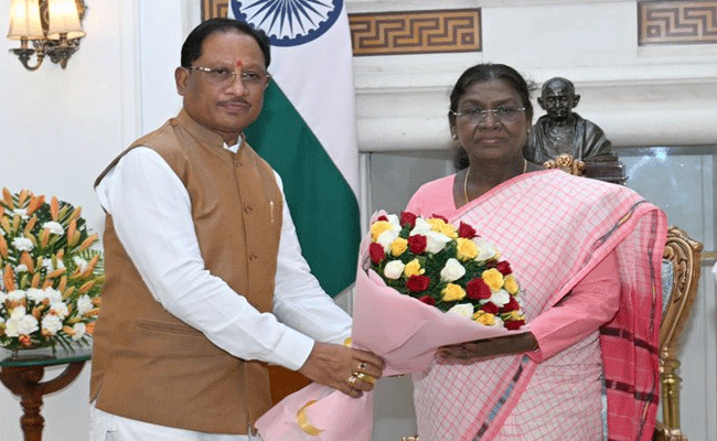 मुख्यमंत्री विष्णुदेव साय ने नई दिल्ली में राष्ट्रपति द्रौपदी मुर्मू से की सौजन्य भेंट