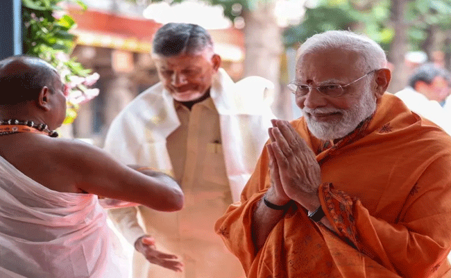 मल्लिकार्जुन स्वामी मंदिर पहुंचे पीएम मोदी, भगवान शिव का किया रुद्राभिषेक मल्लिकार्जुन स्वामी मंदिर पहुंचे पीएम मोदी, भगवान शिव का किया रुद्राभिषेक