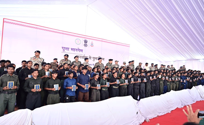 ‘पूना मारगेम – पुनर्वास से पुनर्जीवन’: दण्डकारण्य के 210 माओवादी कैडर लौटे समाज की मुख्यधारा में