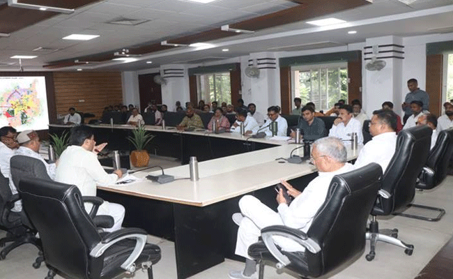 चन्दन नगर चौराहे से नगीन नगर होते हुए नन्दन नगर तक के प्रस्तावित रोड़ निर्माण के आपत्तिकर्ताओं की समक्ष में की गई सुनवाई