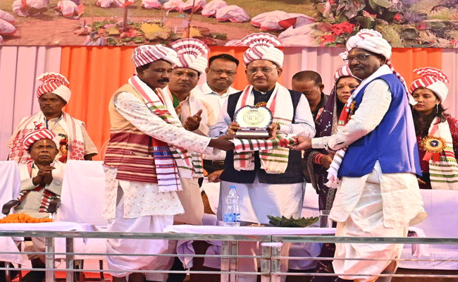 करमा महोत्सव हमारी प्राचीन और गौरवशाली परंपरा का प्रतीक: मुख्यमंत्री श्री विष्णुदेव साय करमा महोत्सव हमारी प्राचीन और गौरवशाली परंपरा का प्रतीक: मुख्यमंत्री श्री विष्णुदेव साय