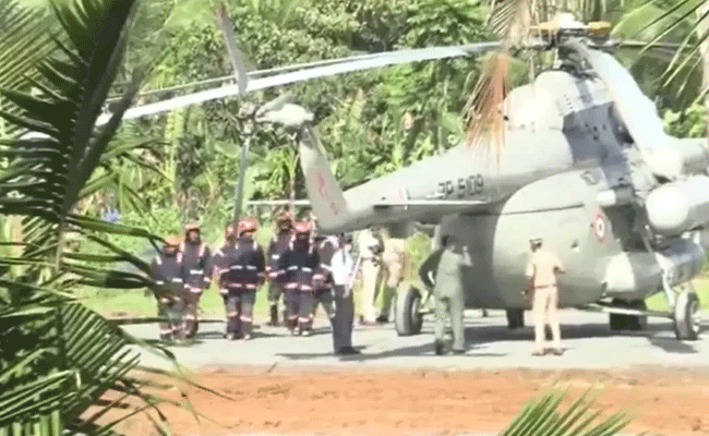 बाल-बाल बचींराष्ट्रपति द्रौपदी मुर्मु, हेलीकॉप्टर लैंड होते ही धंस गया हेलीपैड बाल-बाल बचींराष्ट्रपति द्रौपदी मुर्मु, हेलीकॉप्टर लैंड होते ही धंस गया हेलीपैड