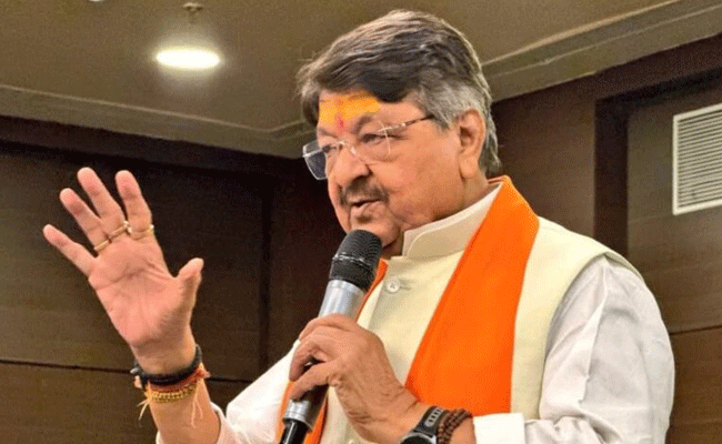 पथ विक्रेताओं को आर्थिक रूप से सशक्त बनाने वितरित किए जायेंगे ऋण : मंत्री श्री विजयवर्गीय पथ विक्रेताओं को आर्थिक रूप से सशक्त बनाने वितरित किए जायेंगे ऋण : मंत्री श्री विजयवर्गीय