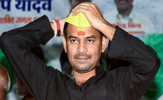 लालू परिवार में घमासान: रोहिणी आचार्य के अपमान पर भड़के तेज प्रताप यादव, बोले- परिणाम बेहद भयावह होगा लालू परिवार में घमासान: रोहिणी आचार्य के अपमान पर भड़के तेज प्रताप यादव, बोले- परिणाम बेहद भयावह होगा