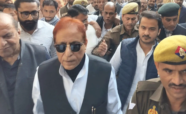 फर्जी पैन कार्ड मामले में आजम खान और बेटे अब्दुल्ला को 7 साल की सजा, एमपी एमएलए कोर्ट ने सुनाया फैसला फर्जी पैन कार्ड मामले में आजम खान और बेटे अब्दुल्ला को 7 साल की सजा, एमपी एमएलए कोर्ट ने सुनाया फैसला