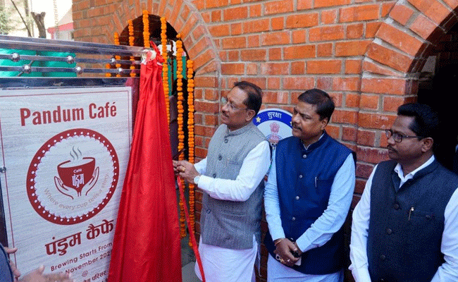 मुख्यमंत्री श्री विष्णु देव साय ने ‘पंडुम कैफे’ का किया शुभारंभ मुख्यमंत्री श्री विष्णु देव साय ने ‘पंडुम कैफे’ का किया शुभारंभ