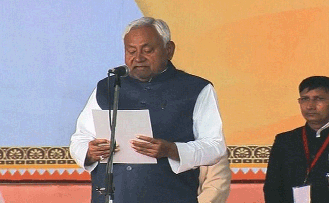 बिहार के 10वीं बार मुख्यमंत्री बने नीतीश कुमार, इन नेताओं ने ली मंत्री पद की शपथ