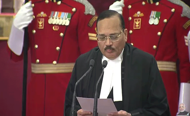 देश के 53वें CJI बने जस्टिस सूर्यकांत, राष्ट्रपति ने दिलाई शपथ
