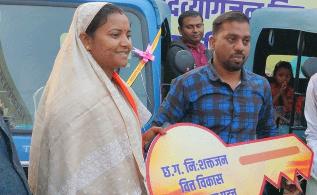 दिव्यांगजन स्वावलंबन को नई दिशा : शासन की संवेदनशील पहल से श्री चंदन निलहर बने आत्मनिर्भर दिव्यांगजन स्वावलंबन को नई दिशा : शासन की संवेदनशील पहल से श्री चंदन निलहर बने आत्मनिर्भर