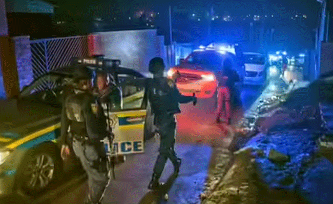 दक्षिण अफ्रीका: प्रिटोरिया शहर के बार में अंधाधुंध गोलीबारी, 11 लोगों की मौत दक्षिण अफ्रीका: प्रिटोरिया शहर के बार में अंधाधुंध गोलीबारी, 11 लोगों की मौत