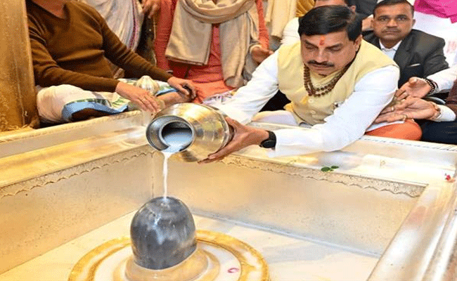 मुख्यमंत्री डॉ. यादव ने काशी विश्वनाथ मंदिर में किए दर्शन मुख्यमंत्री डॉ. यादव ने काशी विश्वनाथ मंदिर में किए दर्शन