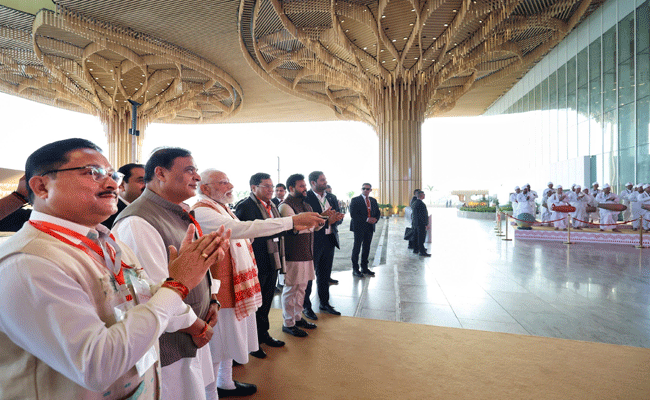 पीएम मोदी ने गुवाहाटी एयरपोर्ट के नए टर्मिनल का किया उद्घाटन