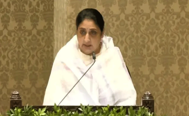 सुनेत्रा पवार बनीं महाराष्ट्र की डिप्टी सीएम, राज्यपाल ने दिलाई शपथ सुनेत्रा पवार बनीं महाराष्ट्र की डिप्टी सीएम, राज्यपाल ने दिलाई शपथ