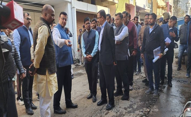 भागीरथपुरा क्षेत्र में अपर मुख्य सचिव द्वय श्री मण्डलोई और श्री राजन ने भ्रमण कर लिया व्यवस्थाओं का मैदानी जायजा भागीरथपुरा क्षेत्र में अपर मुख्य सचिव द्वय श्री मण्डलोई और श्री राजन ने भ्रमण कर लिया व्यवस्थाओं का मैदानी जायजा