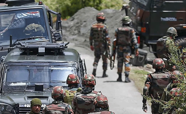 जम्मू-कश्मीर: कठुआ में सुरक्षा बलों की आतंकियों के साथ मुठभेड़, गोलबारी जारी