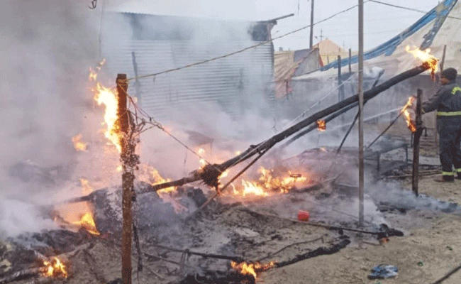 माघ मेला के शिविर में लगी आग, टेंट और गृहस्थी का सामान जल कर हुआ राख