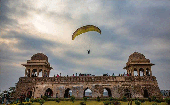 इंदौर में पहली बार टैंडम पैराग्लाइडिंग फेस्टिवल, 31 जनवरी को होगा शुभारंभ