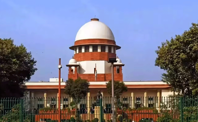 सुप्रीम कोर्ट ने यूजीसी नियमों पर रोक लगाई, हाई लेवल कमेटी का होगा गठन