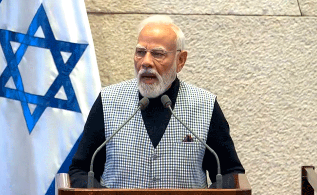इजरायली संसद में पीएम मोदी का संबोधन, बोले- कोई भी चीज आतंकवाद को सही नहीं ठहरा सकती इजरायली संसद में पीएम मोदी का संबोधन, बोले- कोई भी चीज आतंकवाद को सही नहीं ठहरा सकती