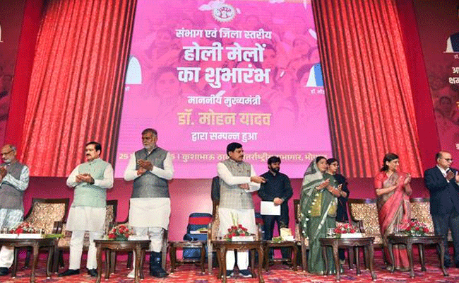 आजीविका मिशन की दीदियाँ प्रदेश की अर्थव्यवस्था को कर रही हैं सशक्त : मुख्यमंत्री डॉ. यादव आजीविका मिशन की दीदियाँ प्रदेश की अर्थव्यवस्था को कर रही हैं सशक्त : मुख्यमंत्री डॉ. यादव