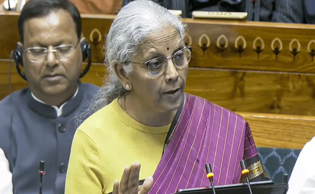 वित्त मंत्री निर्मला सीतारमण ने पेश किया बजट 2026, शिक्षा, स्वास्थ्य और खेल के लिए कई ऐलान वित्त मंत्री निर्मला सीतारमण ने पेश किया बजट 2026, शिक्षा, स्वास्थ्य और खेल के लिए कई ऐलान