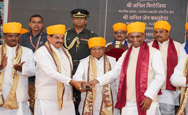 दीक्षा प्राप्‍त करने के बाद विद्यार्थी समाज और देश के विकास में सहयोग दें और बने जिम्‍मेदार नागरिक : राज्‍यपाल श्री पटेल