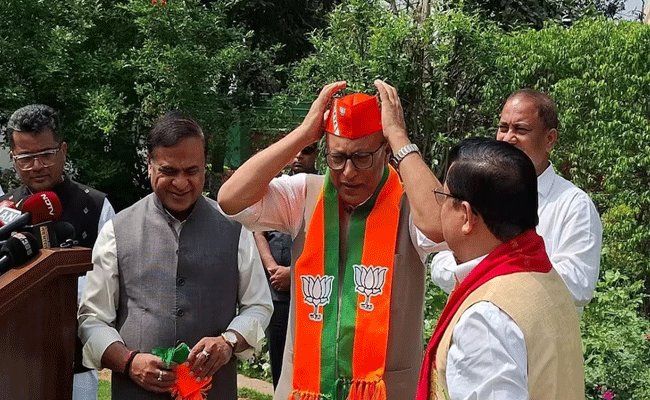असम में कांग्रेस को बड़ा झटका, लोकसभा सांसद बोरदोलोई ने थामा बीजेपी का दामन