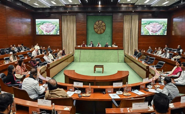 पश्चिम एशिया में जारी संकट पर सर्वदलीय बैठक खत्म, सरकार को मिला विपक्ष का साथ पश्चिम एशिया में जारी संकट पर सर्वदलीय बैठक खत्म, सरकार को मिला विपक्ष का साथ