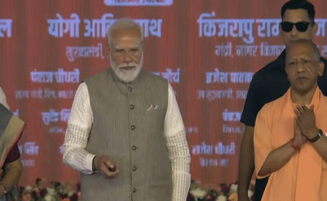 पीएम मोदी ने देश के सबसे बड़े एयरपोर्ट का उद्घाटन किया, बोले- नौजवानों के भविष्य को नई उड़ान देने वाला काम