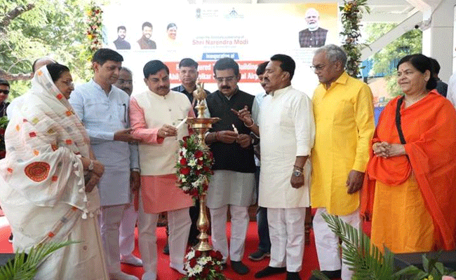 प्रधानमंत्री श्री मोदी ने देश के विमानन क्षेत्र का कर दिया है कायाकल्प : मुख्यमंत्री डॉ. यादव प्रधानमंत्री श्री मोदी ने देश के विमानन क्षेत्र का कर दिया है कायाकल्प : मुख्यमंत्री डॉ. यादव