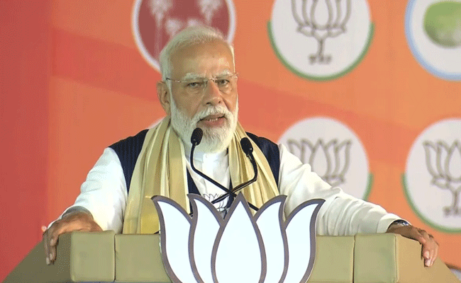 केरलम में बोले पीएम मोदी- कांग्रेस खाड़ी देशों को नाराज करने वाले बयान दे रही है केरलम में बोले पीएम मोदी- कांग्रेस खाड़ी देशों को नाराज करने वाले बयान दे रही है