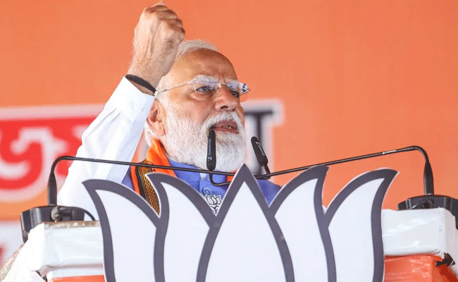 मुर्शिदाबाद में बोले पीएम मोदी- बंगाल में बंगालियों को अल्पसंख्यक नहीं बनने देंगे